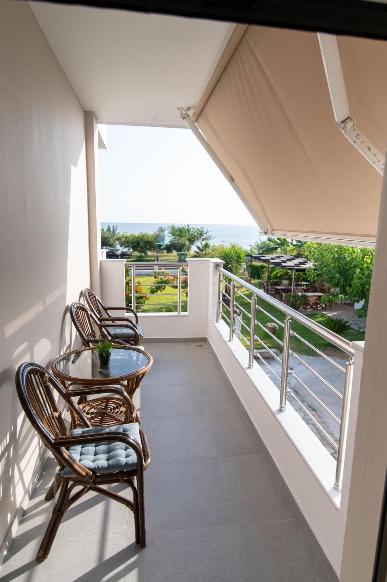 Raptis Apartments Ligia  外观 照片