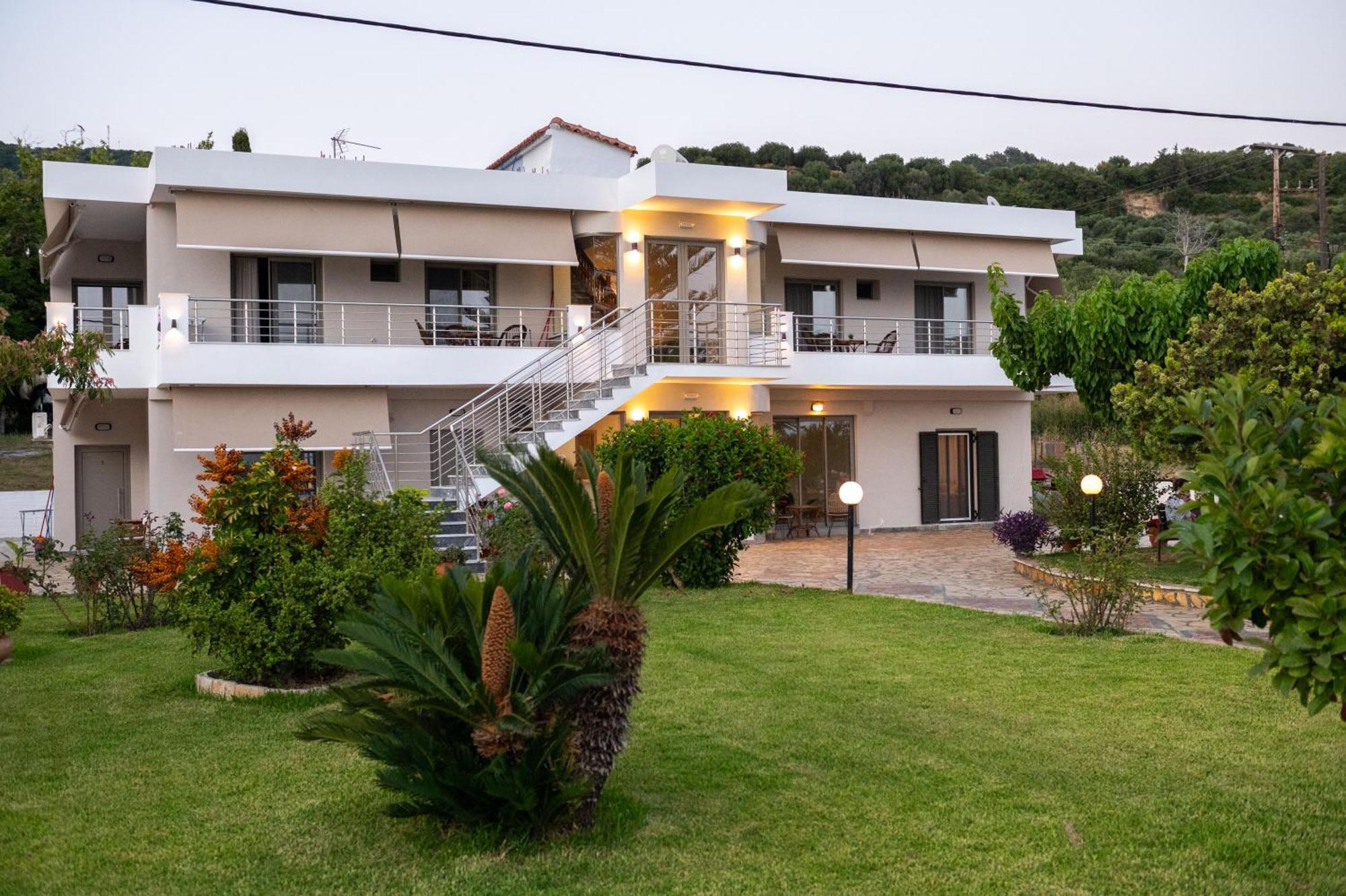 Raptis Apartments Ligia  外观 照片